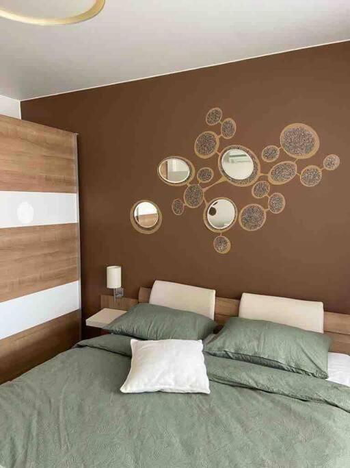 Lovely 1-Bedroom Apartament With Free Parking Szófia Kültér fotó