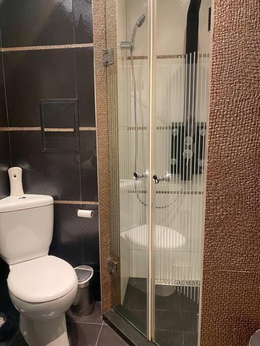 Lovely 1-Bedroom Apartament With Free Parking Szófia Kültér fotó