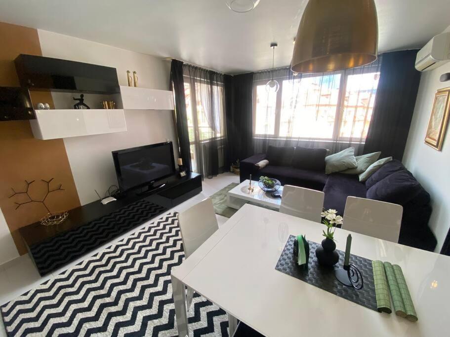 Lovely 1-Bedroom Apartament With Free Parking Szófia Kültér fotó