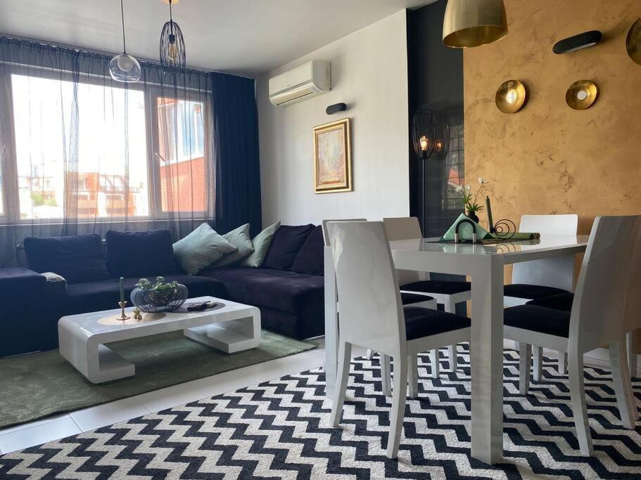 Lovely 1-Bedroom Apartament With Free Parking Szófia Kültér fotó