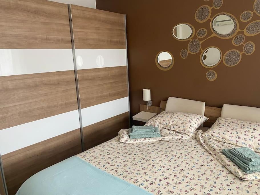 Lovely 1-Bedroom Apartament With Free Parking Szófia Kültér fotó